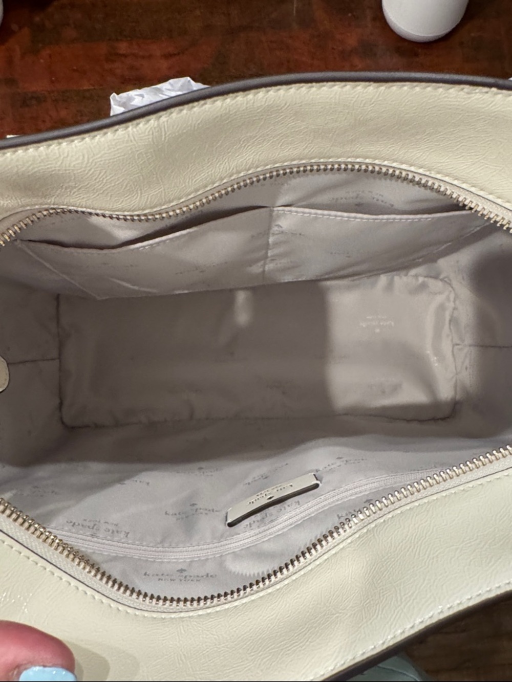 💕kate spade Crinkle Patent Leather Tote (CLSH) - Picture 5 of 16